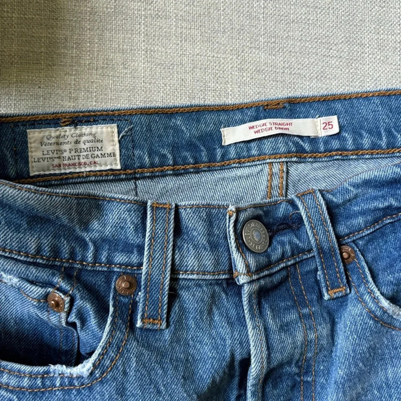 Levi’s Premium Wedgie Straight Jeans Jive Tone  Medium Blue Wash Size 25 - Picture 4 of 8